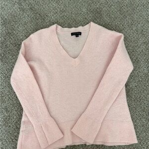 Banana Republic Soft Pink V-Neck Sweater 60% Wool